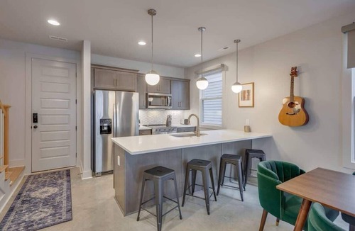 Greenwood House | Sleep 20 in 2 Side-by-Side East Nashville Homes | Smart TVs, Workspaces And Fast WiFi, 2 Garages And Full Kitchens, Walk to Mas Tacos, 10 Min To Broadway, 24 Hr Hospitality