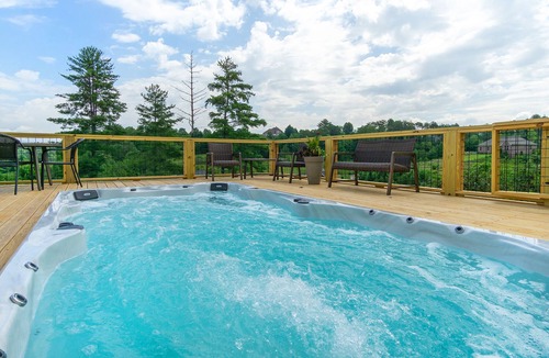 Weaverville House | Sleeps 18! Year-round Swim Spa~Hot Tub~Movie room~Firepit