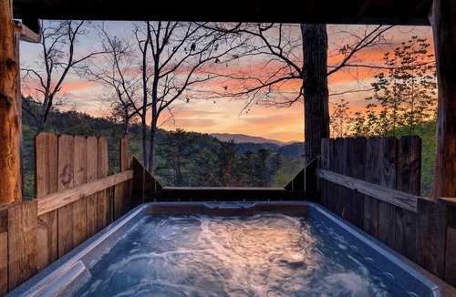 Townsend Cabin | Sleeps 30 | 5 Cabins + Hot Tubs + Firepit + Views | Mtn Views + Smokies Access
