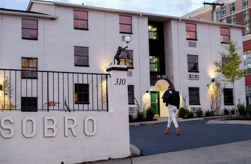 Rutledge Hill House | Sleeps 48 + Entire Hotel | 8min to Broadway + Group-Friendly | Sobro Guest House