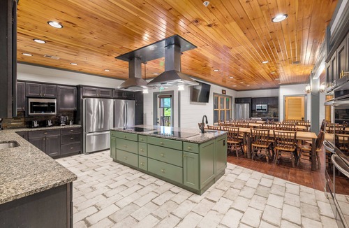 Gatlinburg Cabin | Sleeps 64 · Lodge · Hot Tubs · Theater