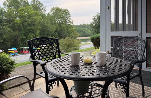 Huddleston House | Smith Mtn Lake Fun! Resort-Style Family Retreat