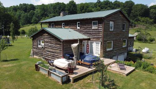 Mingo House | Smiths In-law suite! Pet friendly! Hot tub!