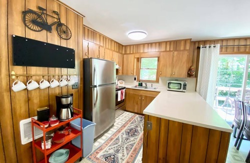 Maggie Valley Cabin | Smoky Mountain Creekside Retreat - Private Cabin with Backyard Stream
