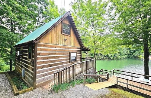 Sevierville Cabin | Smoky Mountain Lake Group Cabins-Stay 7 Nights and Get One Free!