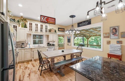 Kodak House | Smoky Trails Retreat | Sleeps 16 + Lots of Games!