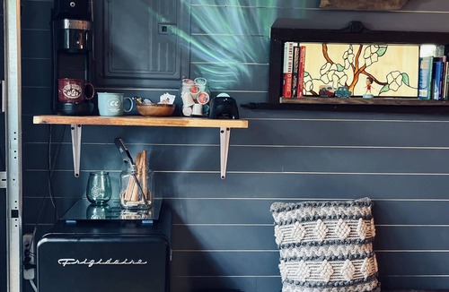 Sparta Villa | Snug In @Artist Cabin #Relax #reconnect #Love #river #petfriendly