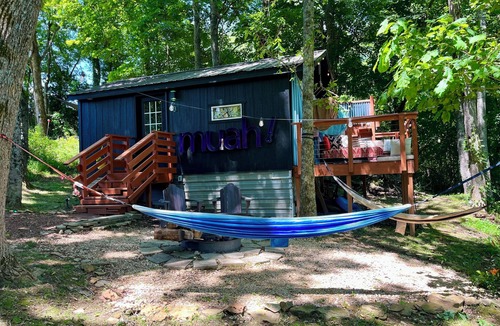 Sparta Villa | Snug In @Artist Cabin #Relax #reconnect #Love #river #petfriendly