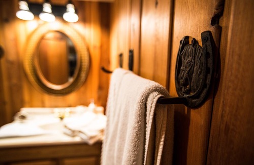 Cody Cabin | Soderberg cozy rustic cabin 5 min from Cody
