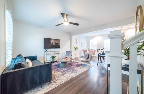 Villa Heights Apartment | Sophisticated Modern Home near NoDa, by Mansion™