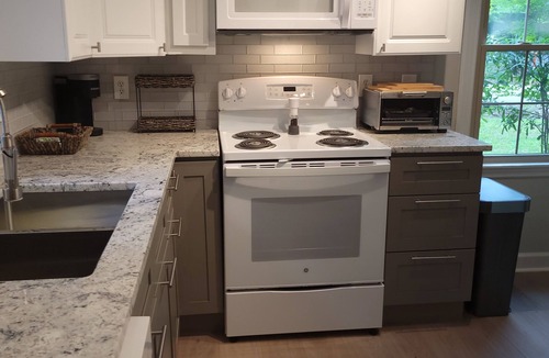 West Ashley Apartment | Southern Charm~B is 4 miles to Downtown Charleston and Close To All Areas!
