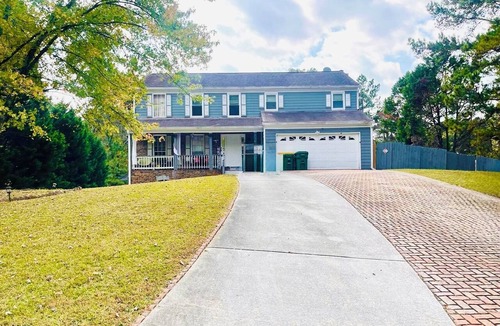 Peachtree Corners House | Spacious 1 Bedroom Home in ATL Metro - Staycation, Long-term, family friendly.
