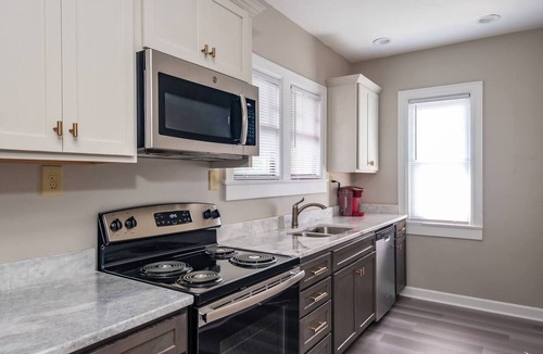 Belknap Apartment | Spacious 2B/1BA in Buzzing Louisville Neighborhood