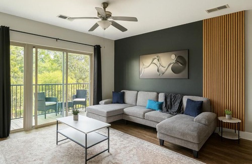 Glen Iris Apartment | Spacious 2BR 2BA Condo Across from UAB 1Bed