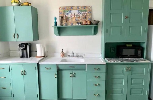 Morgantown Apartment | Spacious 3 Queen Suite - Centrally Located