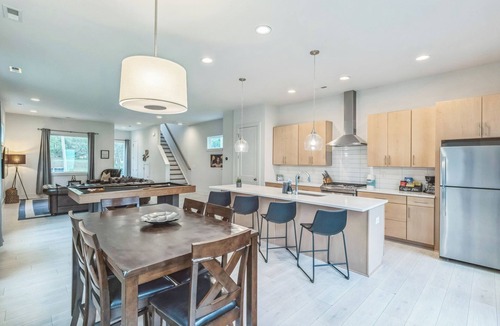 Sugar Creek House | Spacious 3BR, King Suite w Pool Table - Mins to NoDa & UPTOWN