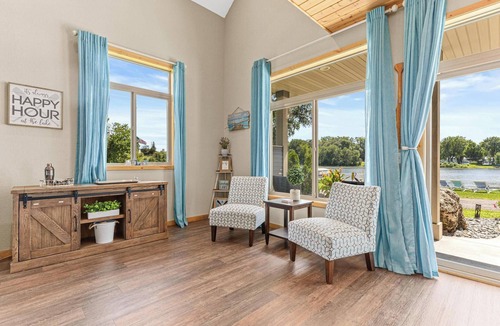 Lindstrom Cabin | Spacious 4 bdrm Holiday Getaway|EPIC Gameroom