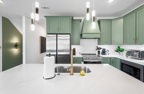 Inglewood House | Spacious 4-bedroom townhome in Nashville, great for groups and dog-friendly