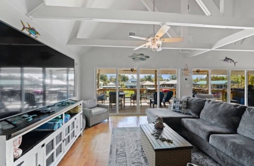 Springfield House | Spacious 5-bedroom house in fabulous Springfield, La with Waterfront access!