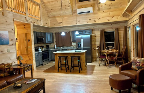 Fairview Cabin | Spacious 5-king bedroom cabin with private bathrooms minutes from Asheville.