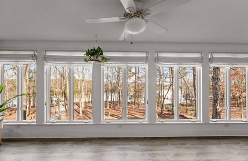 Gumlog House | Spacious 5BR Lakefront home with hot tub, ping pong, private dock