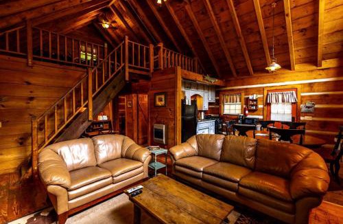 Copperhill House | Spacious and Rustic Cabin with a Hot Tub near Copperhill for a Family Getaway in Tennessee