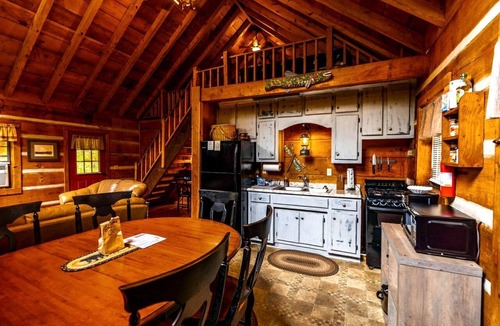 Copperhill Cabin | Spacious and Rustic Cabin with a Hot Tub near Copperhill for a Family Getaway in Tennessee