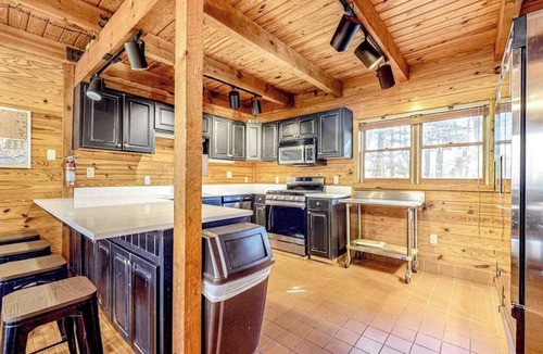 Black Mountain Condo | Spacious Black Mountain cabin with game room, wood fireplace, firepit, & W/D