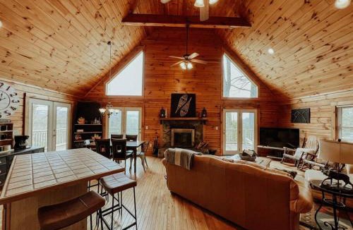 Blowing Rock Ski Chalet | Spacious, dog friendly cabin in Blowing Rock, NC