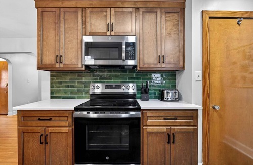 Belknap House | Spacious Highlands gem near Bellarmine & Bardstown