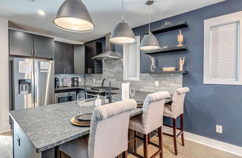 East Nashville Villa | Spacious Honky-tonk home near East Nashville with rooftop and game room