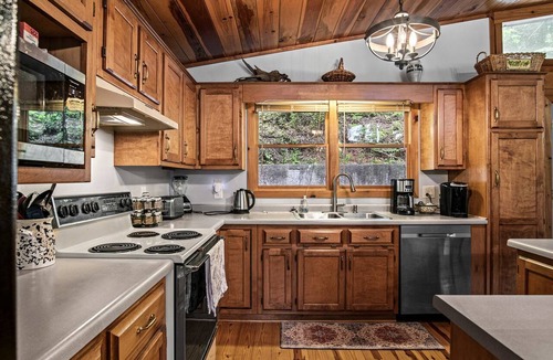 Martin Cabin | Spacious Lake Hartwell Retreat with Boat Slip and Covered Porch, Martin Georgia