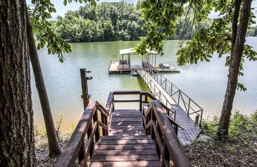 Martin Cabin | Spacious Lake Hartwell Retreat with Boat Slip and Covered Porch, Martin Georgia