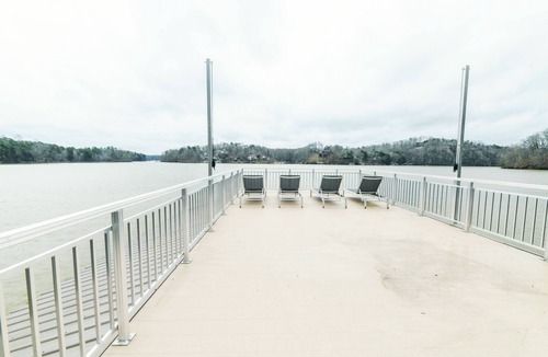 Dawsonville House | Spacious Lake House with Dock and Swimming Pool