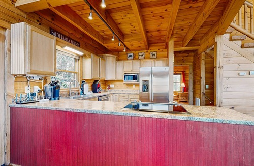 Sylva Cabin | Spacious log cabin with spectacular mountain views - private hot tub & sauna