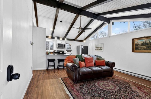 Millville Cabin | Spacious Mountain Retreat with Hot Tub & Screened Porch Near Wineries and Appalachian Trail | Harpers Ferry, WV
