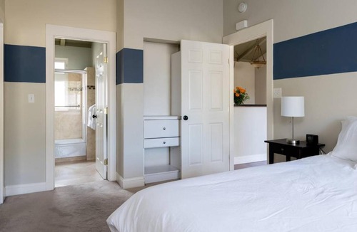 Shoreline West Apartment | Spacious, Soaring Ceilings, Near Downtown MV, GOOG