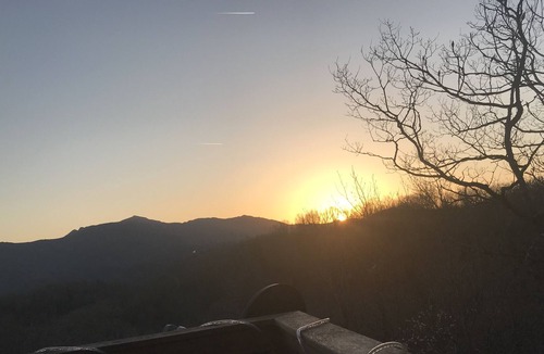 Boone Cottage | Spectacular Grandfather Mt View! 2 decks. Comfortable & close to Blue Ridge Pkwy