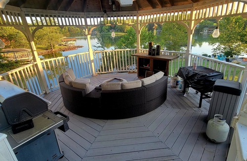 Union Hall House | Spectacular lake views, steps to lake, firepit memories, hot tub & deck