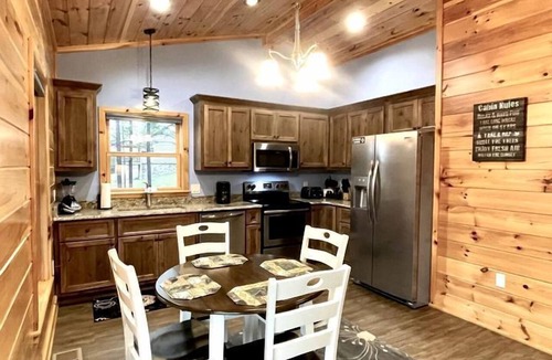 Tellico Plains Cabin | Spectacular Secluded Cabin with Barbecue and Fireplace in Tellico Plains, Tennessee