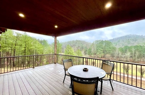 Tellico Plains Cabin | Spectacular Secluded Cabin with Barbecue and Fireplace in Tellico Plains, Tennessee