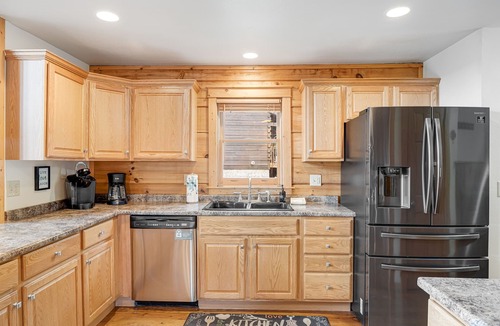 Wolf Laurel Cabin | Starlink, Hot Tub & Views + Pool Table | Pet-Friendly | Near Hatley Pointe