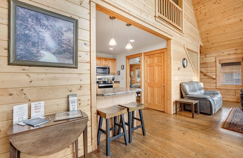 Wolf Laurel Cabin | Starlink, Hot Tub & Views + Pool Table | Pet-Friendly | Near Hatley Pointe