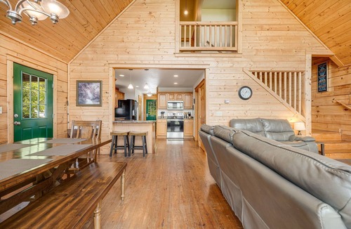Wolf Laurel Cabin | Starlink, Hot Tub & Views + Pool Table | Pet-Friendly | Near Hatley Pointe