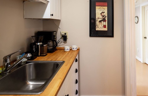 Tiger Cottage | Stonewall Creek Vineyards- Ruthie's Yellow House