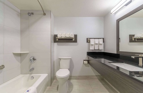 Eastside Hotel | Studio 6 Suites Perris, CA