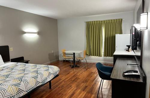 Springfield Hotel | Studio 6 Suites Springfield, OH