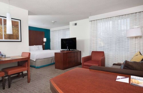 Florence Hotel | Studio w/Kitchen | Free Breakfast & Parking