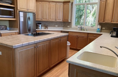 Palmetto Dunes House | STUNNING LAGOON & GOLF VIEWS!Spacious suites all with views! Close to beach!