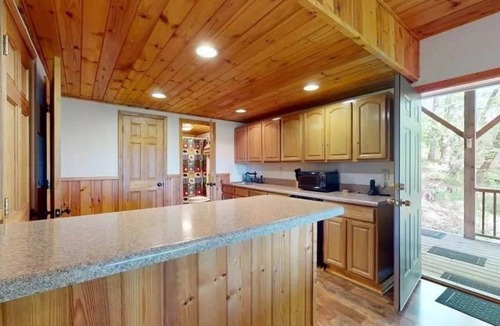 Topton Cabin | Stunning mountain views, family-friendly cabin, hot tub, kayaks, on two acres